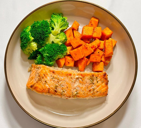 Salmon W/broccoli and roasted sweet potatoes - Fresh 'N Tasty - Naples Meal Prep
